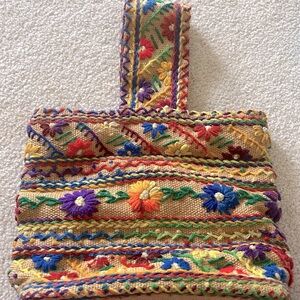 Vintage handmade Needlepoint Floral Burlap bag/tote Med